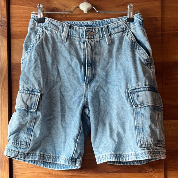 Levi's Denim Cargo Jean Shorts - Picture 3 of 11